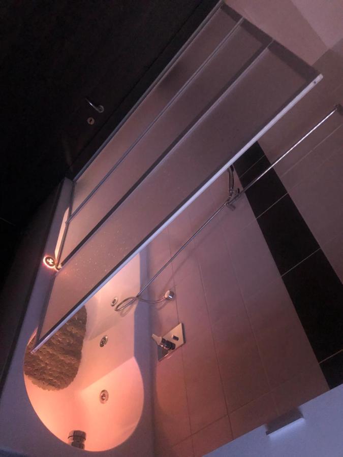 ドモドッソラ"La Bella Della Cappuccina" Casa Con Parcheggio Interno Gratuitoアパートメント エクステリア 写真