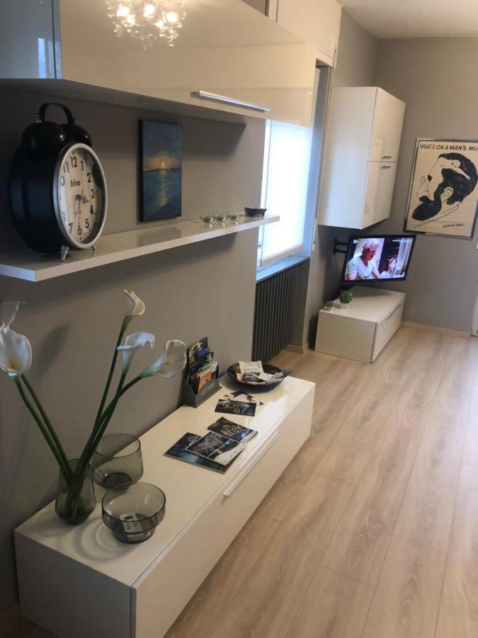 ドモドッソラ"La Bella Della Cappuccina" Casa Con Parcheggio Interno Gratuitoアパートメント エクステリア 写真